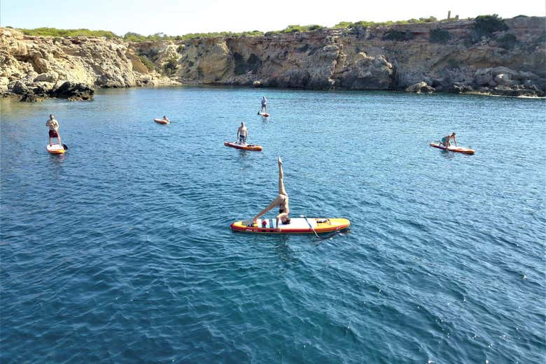 Praticando paddle surf na Cala Codolar