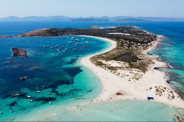 Barco a Formentera saindo de Ibiza