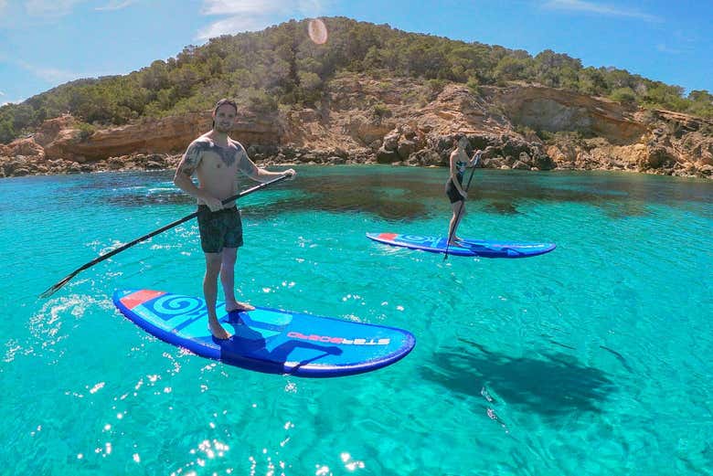 Desfrutando da rota de paddle surf pelo norte de Ibiza