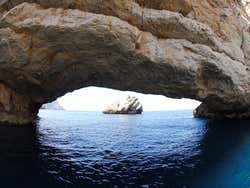 Caverna na costa de Ibiza