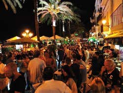 Zona de pubs do porto de Ibiza
