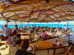 Restaurante perto do mar